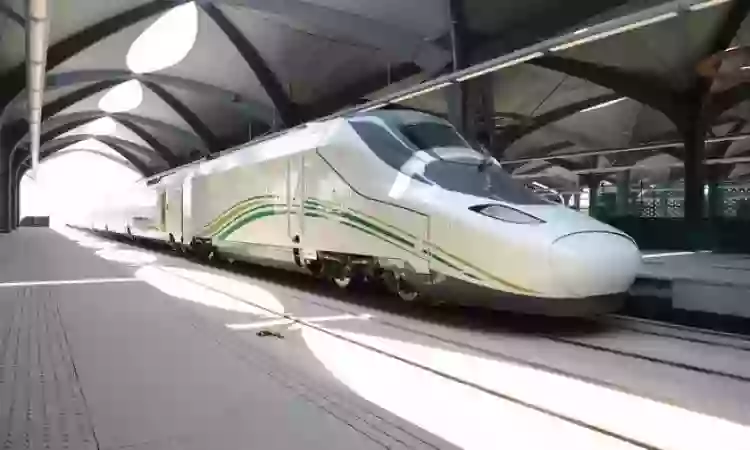 كم ساعة سفر بالقطار السريع بين مكة والمدينة وكم سعر التذاكر؟