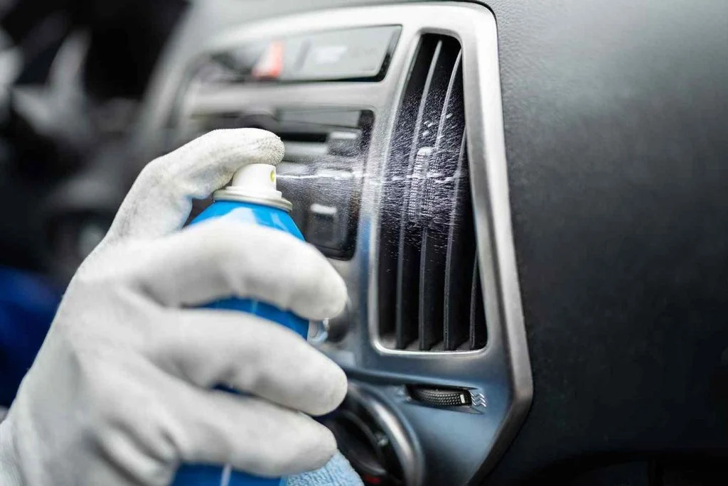  نصائح للتخلص من رائحة المكيف الكريهة في سيارتك
